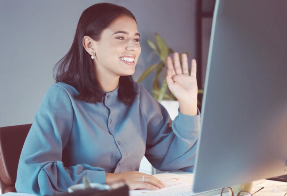 Erfolgreiche Kursteilnehmerin bei der Arbeit