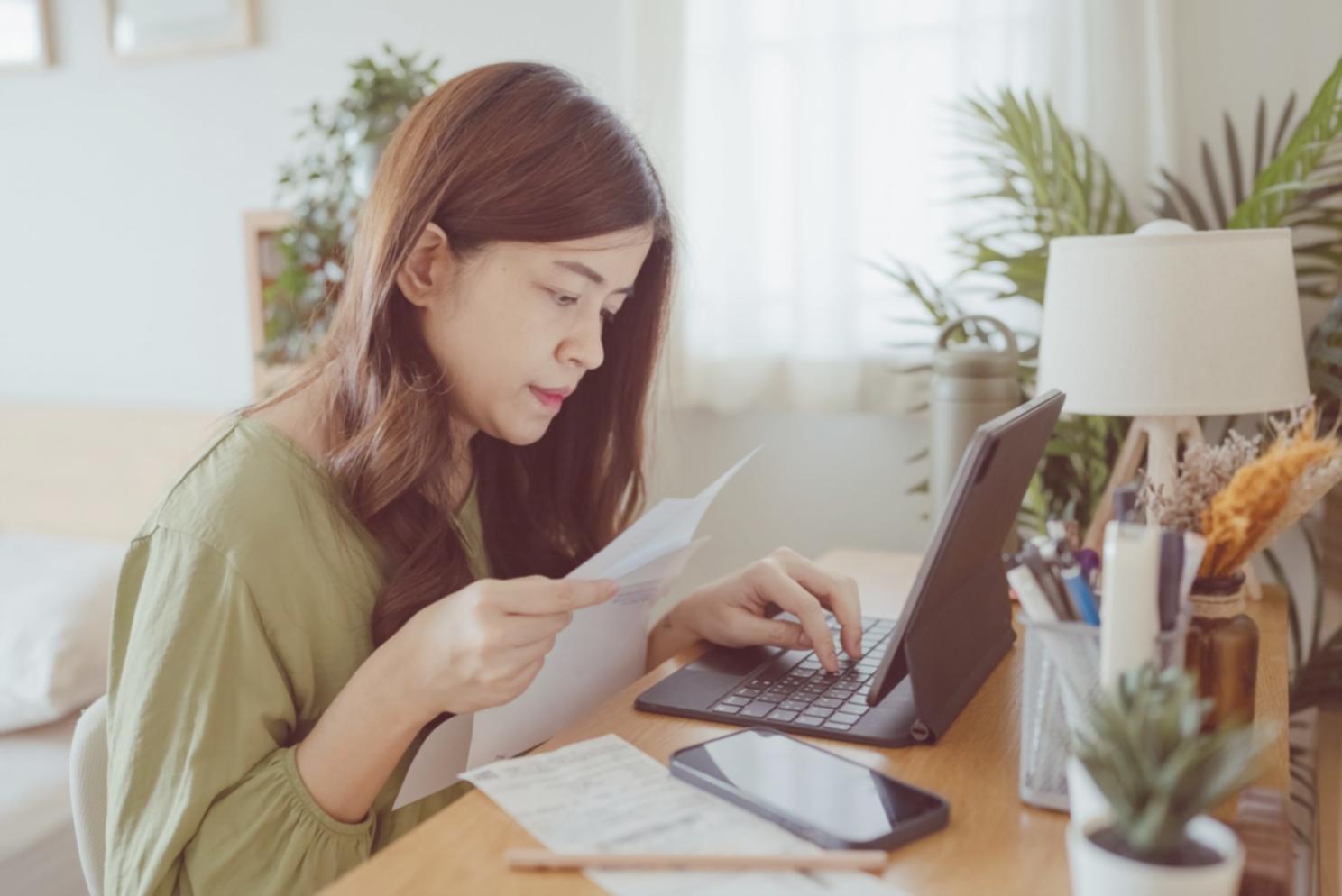 Team bei der Entwicklung neuer Kursinhalte